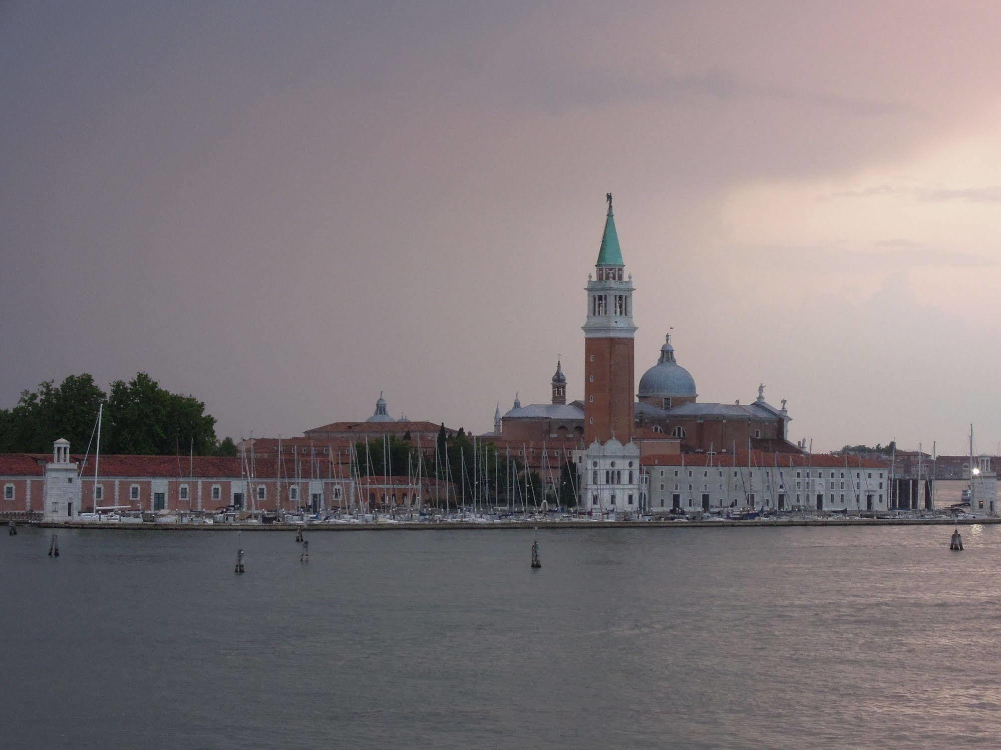 Ca' Delfina Holiday Home Venezia Esterno foto