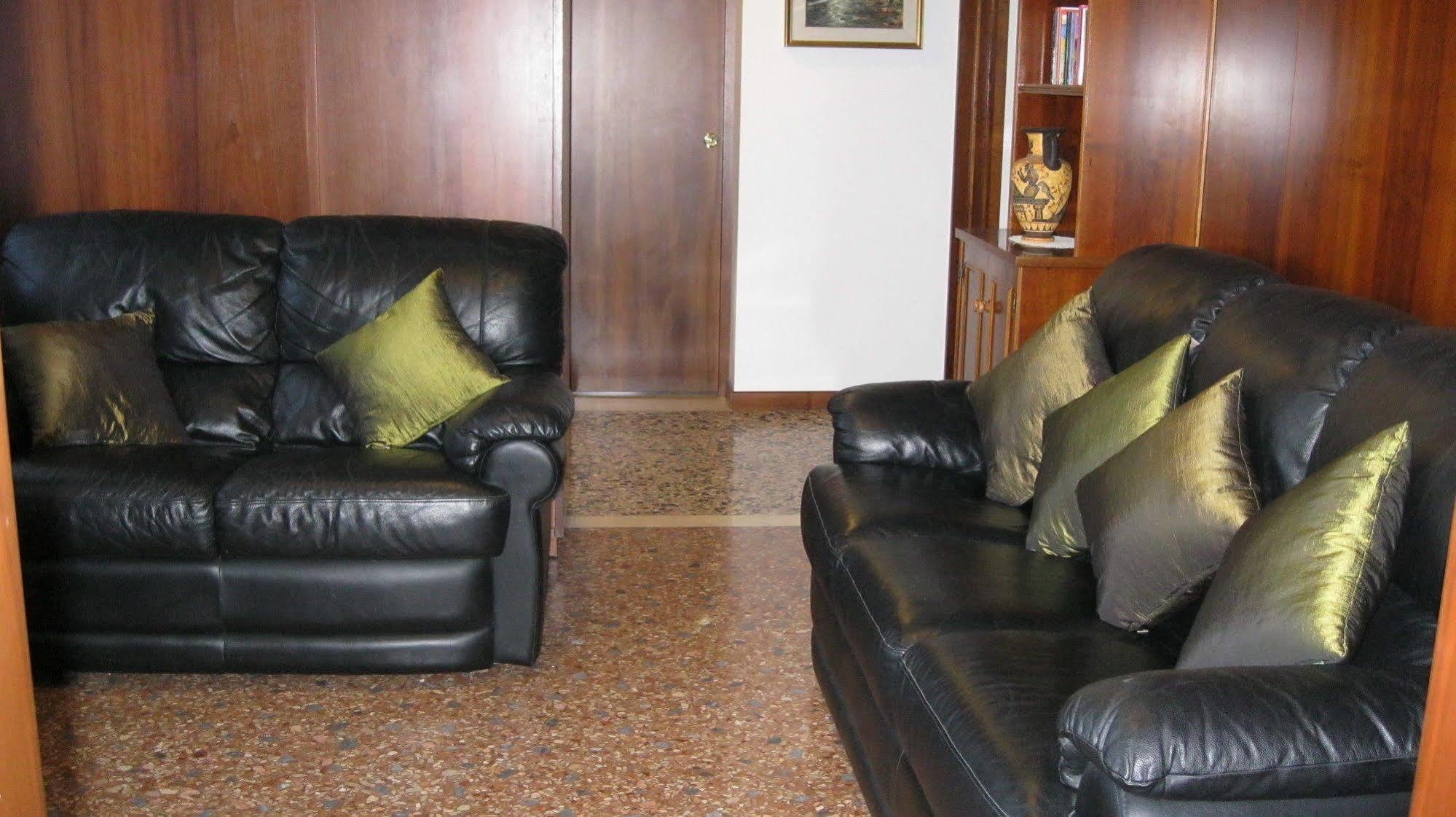 Ca' Delfina Holiday Home Venezia Esterno foto