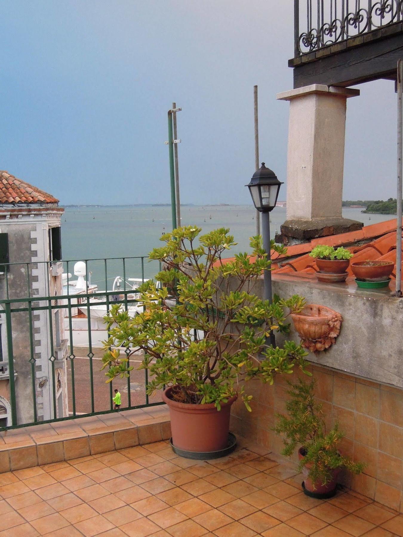 Ca' Delfina Holiday Home Venezia Esterno foto