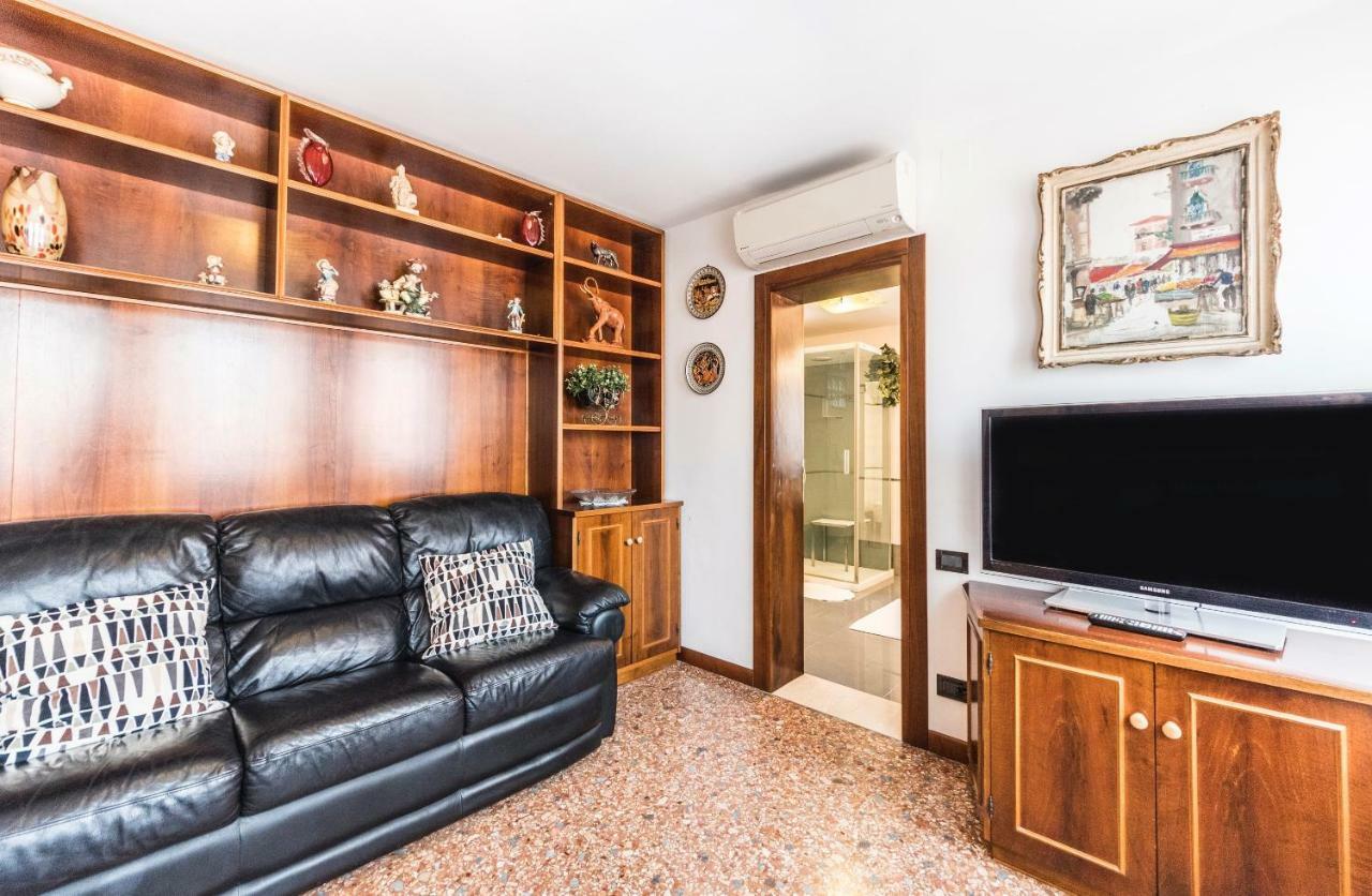 Ca' Delfina Holiday Home Venezia Esterno foto